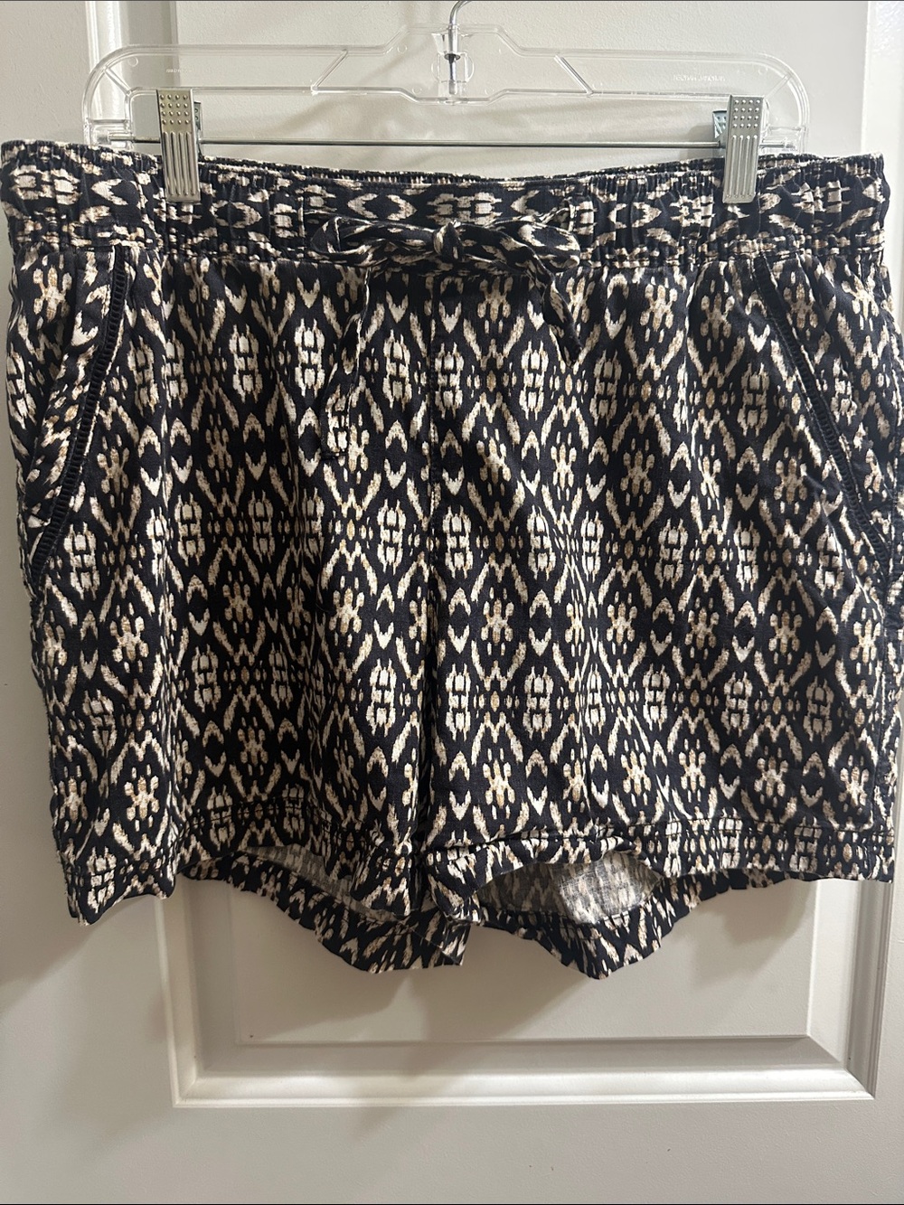 Eddie Bauer Black & Cream Linen/Cotton Tribal Print Drawstring Shorts